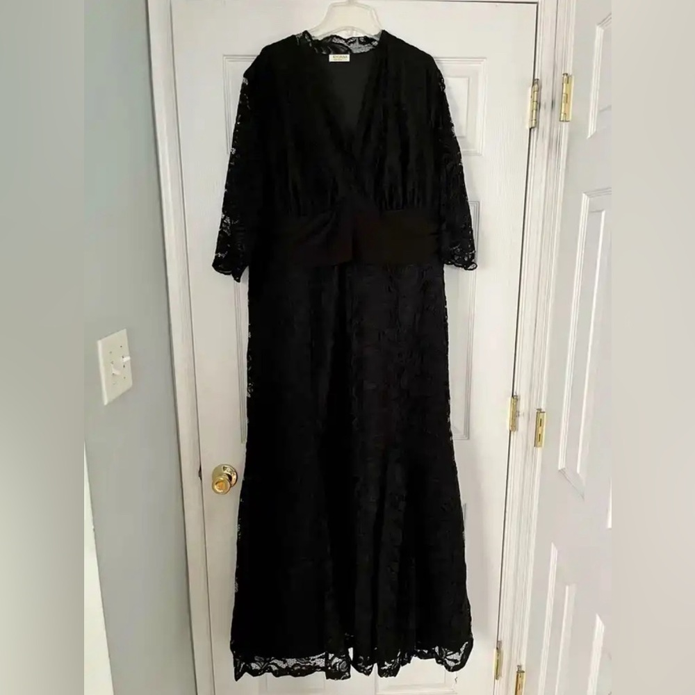 David's Bridal Kiyonna Screen Siren V-Neck Lace Plus Size Gown (size 3x)